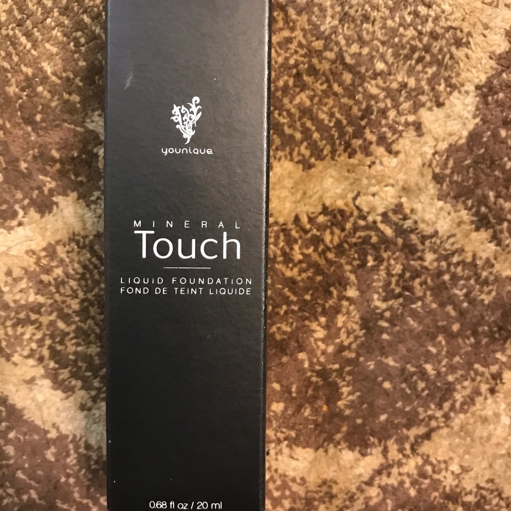 Younique mineral touch foundation “taffeta”